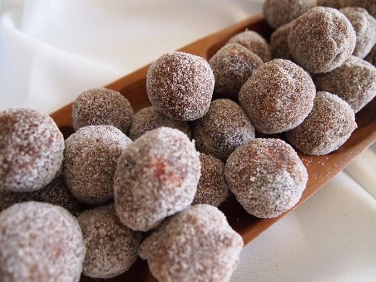 Bolitas de dulce de tamarindo cubiertas con azúcar