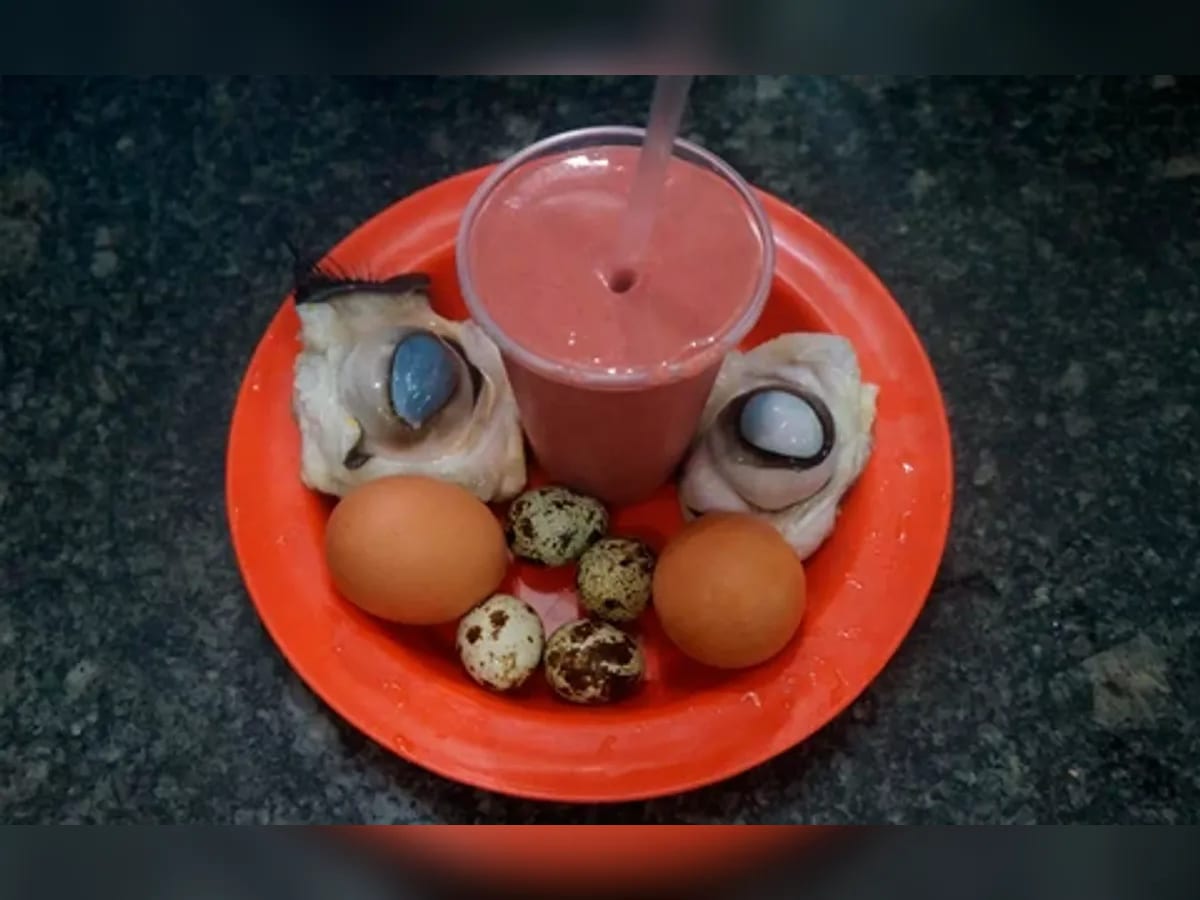 Levantón andino servido en un vaso junto a huevos de codorniz y de gallina en un plato