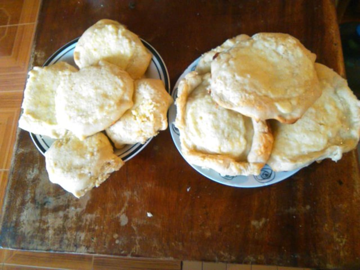 Quesadillas andinas horneadas, en forma de estrella, con relleno dulce de queso