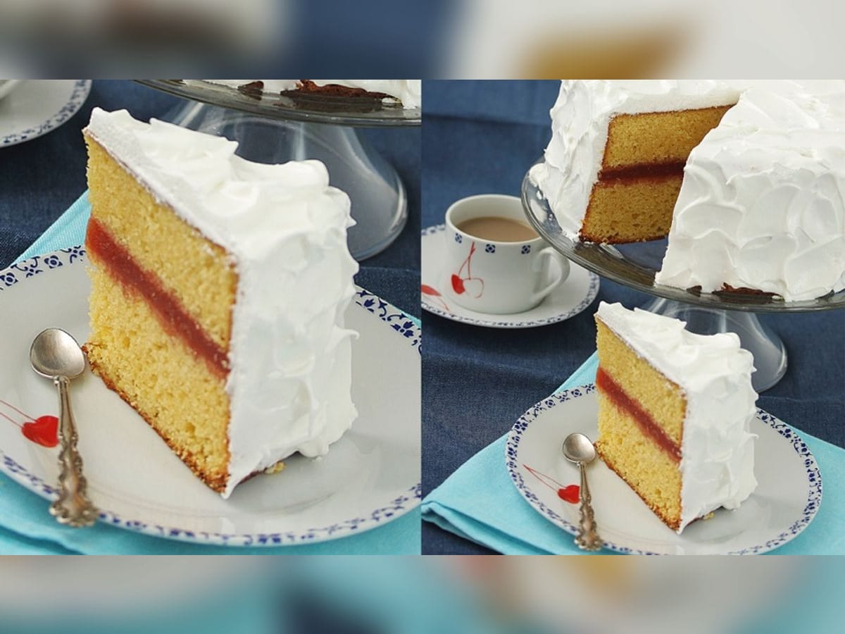 Porción de torta María Luisa con capas de bizcocho, relleno de guayaba y cobertura de merengue